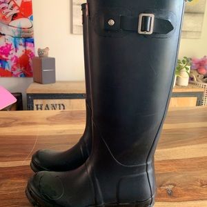 Hunter rain boots in excellent condition.